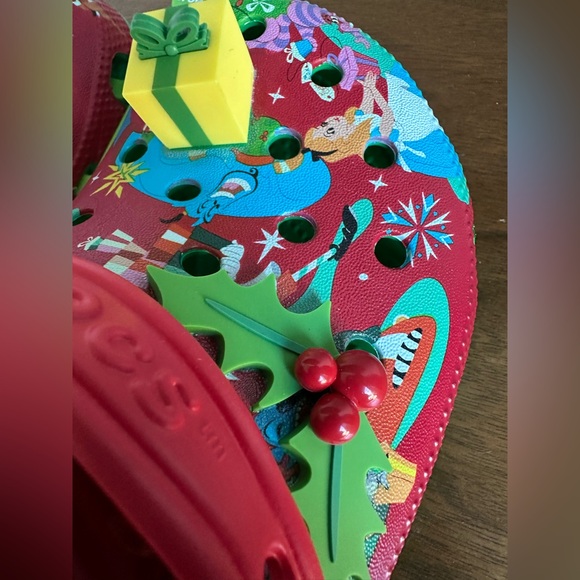 Mickey Mouse and Friends Holiday Adult Crocs - Men’s size 6, Women’s size 8 -NWT - Picture 2 of 10